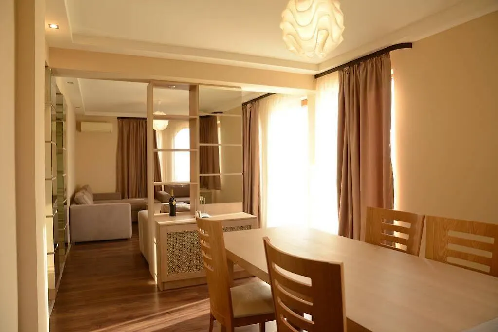 Argisht Palace Apartments Only غولدن ساندز فندق